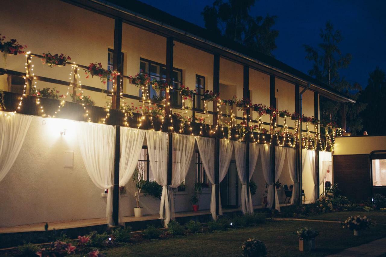 Akmens Stasti / Stone Stories Hotel Kaltene Exterior photo