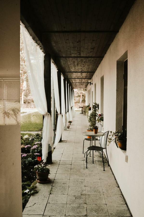 Akmens Stasti / Stone Stories Hotel Kaltene Exterior photo